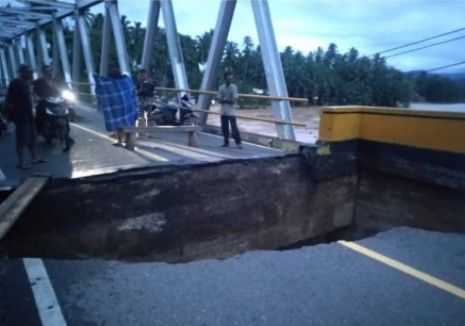 Ribuan Rumah Terendam Banjir di Pesisir Selatan