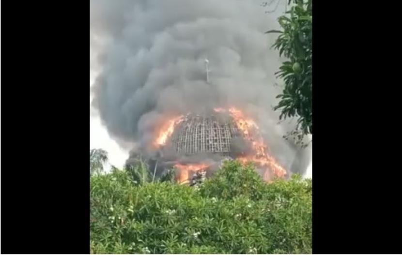 Kebakaran, Kubah Masjid Raya JIC Ambruk