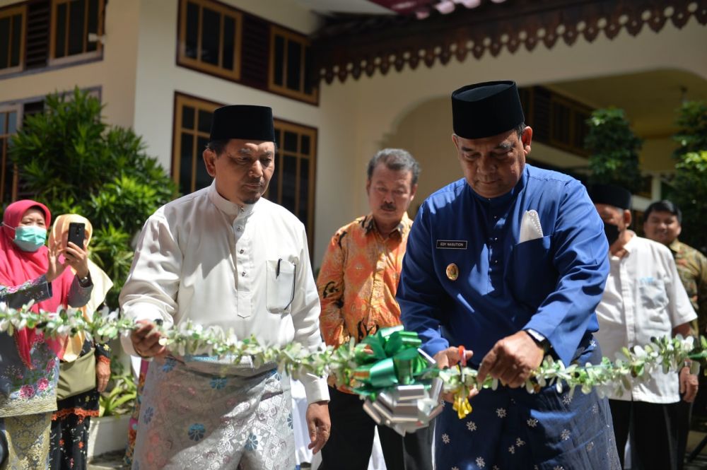 Wagubri Resmikan SMAIT Soeman HS Pekanbaru
