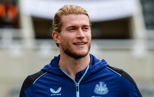 Siap-siap, Loris Karius Berpeluang Main di Final Carabao Cup