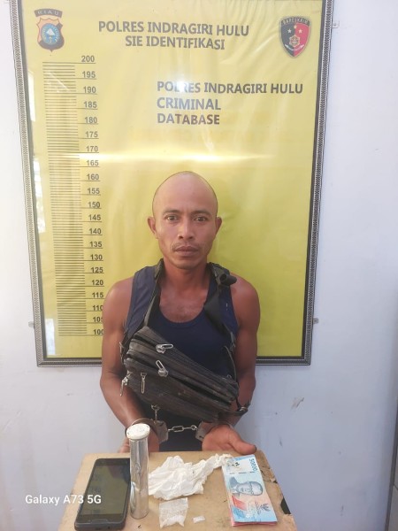 Sabu di Botol CDR, Pria Botak Asal Inhu Diciduk Polsek Batang Cenaku Saat Duduk Santai