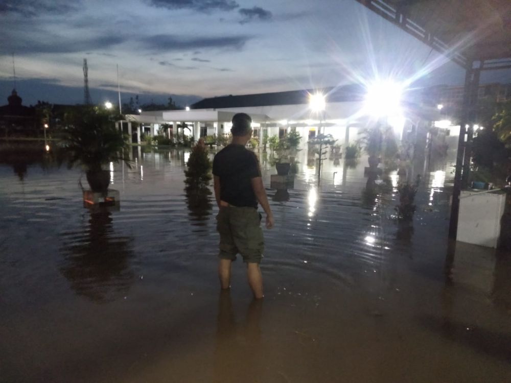 Kota Tembilahan Dilanda Banjir Air Pasang, BPBD Riau Kirim Bantuan Tenda