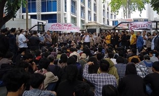 Mahasiswa Sumut Sebut Jokowi Khianati Rakyat saat Demo Tolak BBM Naik