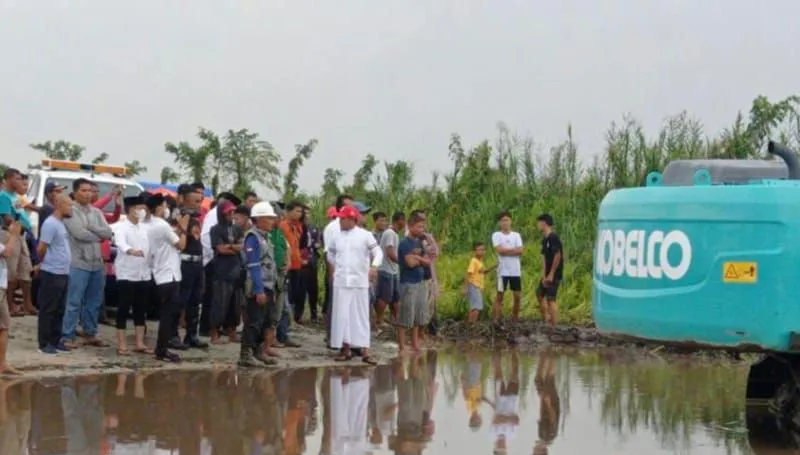 Jalan Lintas Bono Rusak, Arara Abadi Turun Tangan