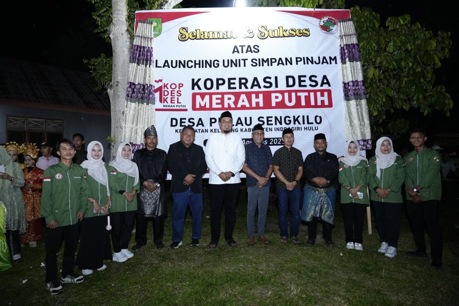 Bupati Inhu Resmikan Unit Usaha Simpan Pinjam Koperasi Merah Putih di Pulau Sengkilo