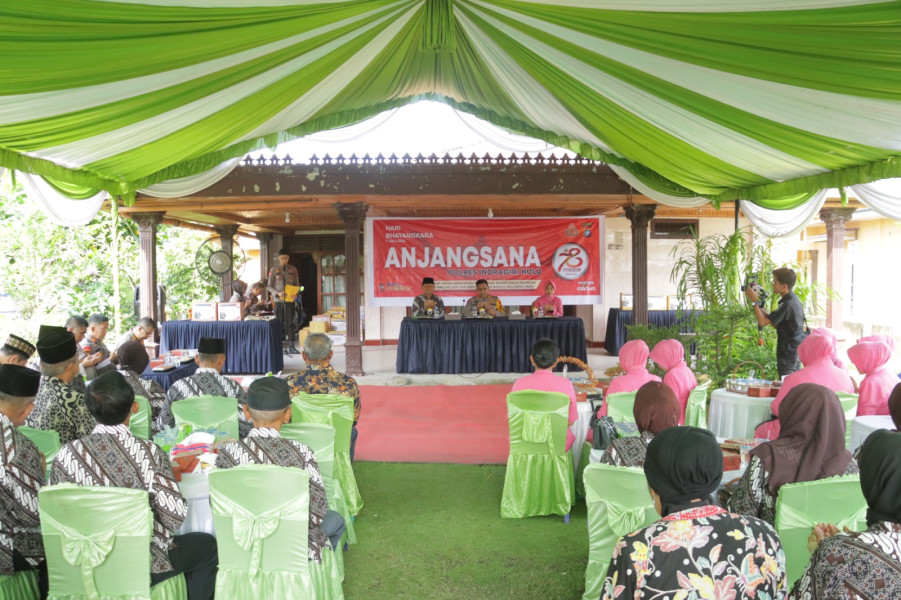 Anjangsana Purnawirawan dan Warakawuri, Kapolres Inhu Serahkan Tali Asih