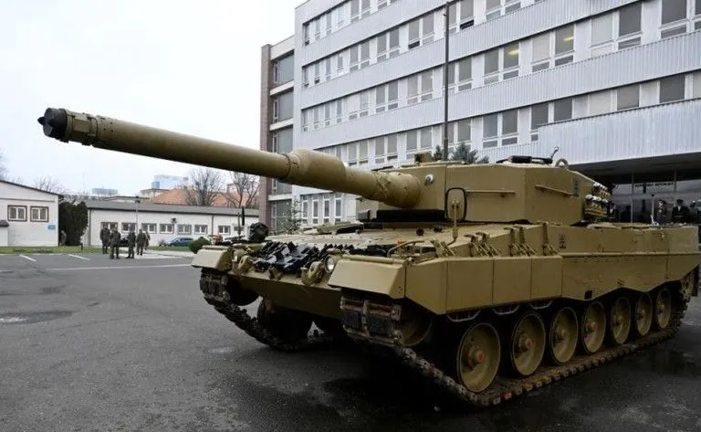 Jerman secara Resmi Setujui Pengiriman 178 Tank Leopard ke Ukraina