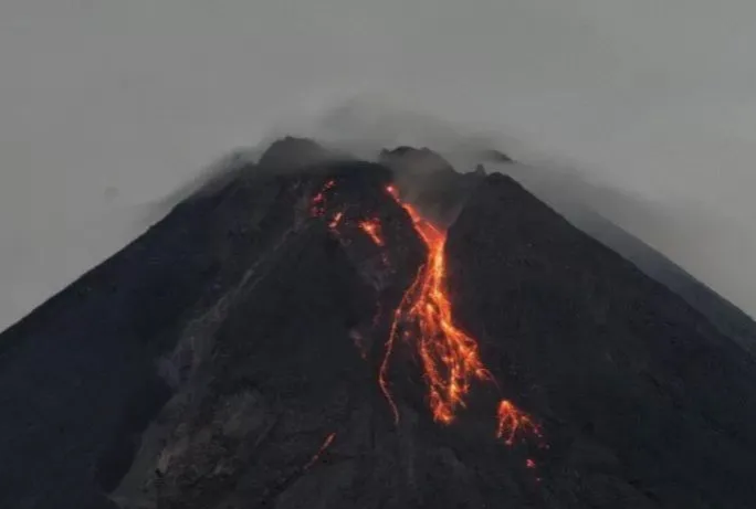 Gunung Merapi di Yogyakarta Luncurkan Enam Lava