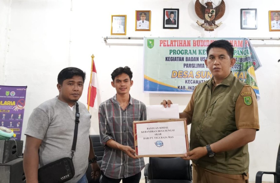 PT Tiga Raja Mas KSO Agrinas Palma Nusantara Salurkan Bantuan untuk Korban Banjir di Inhu
