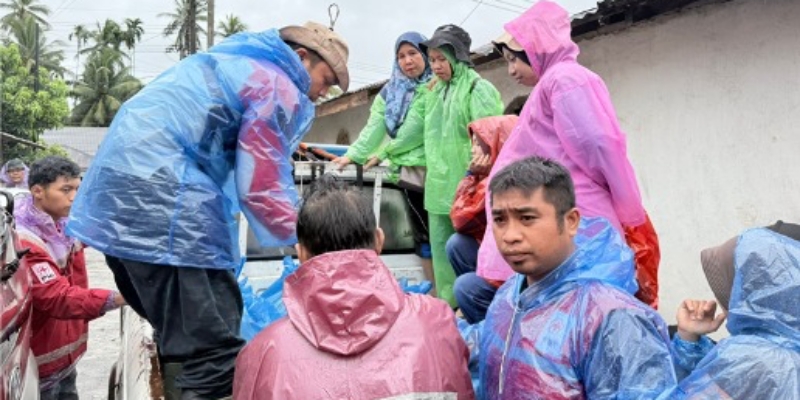 Kemensos Terbangkan Bantuan ke Aceh-Sumbar-Sumut