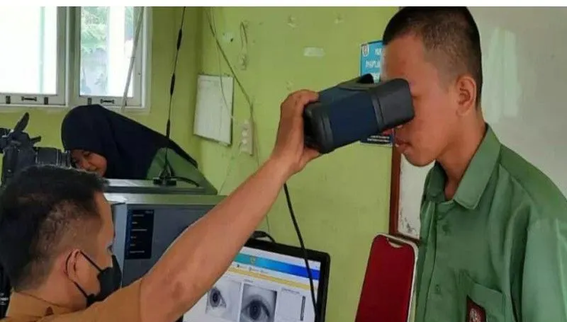 Disdukcapil Pekanbaru Jemput Bola Rekam e-KTP Warga Disabilitas hingga ke Sekolah