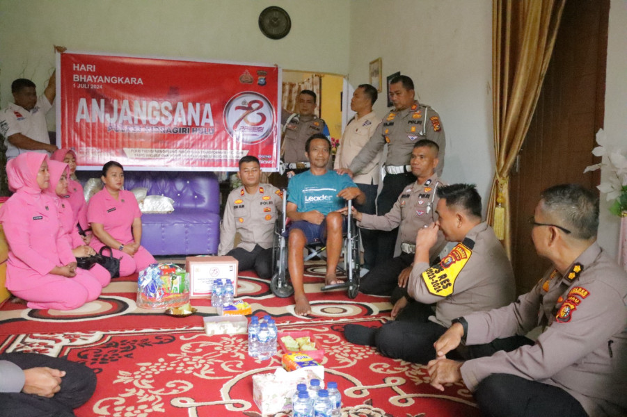 Anjangsana Hari Bhayangkara, Kapolres Inhu Bezuk Personel Stroke di Peranap