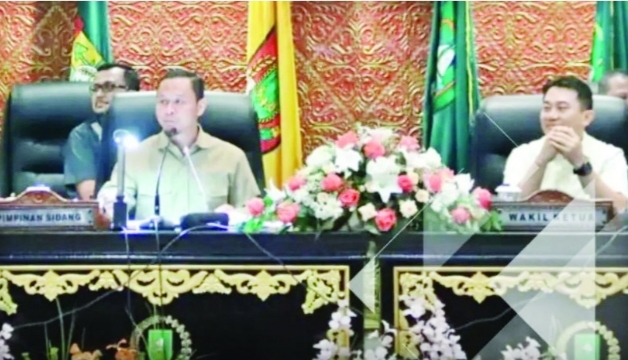 DPRD Riau Sampaikan Pengumuman Reses Persidangan I