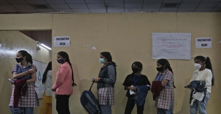 Kasus Covid Naik, New Delhi Wajibkan Lagi Pemakaian Masker