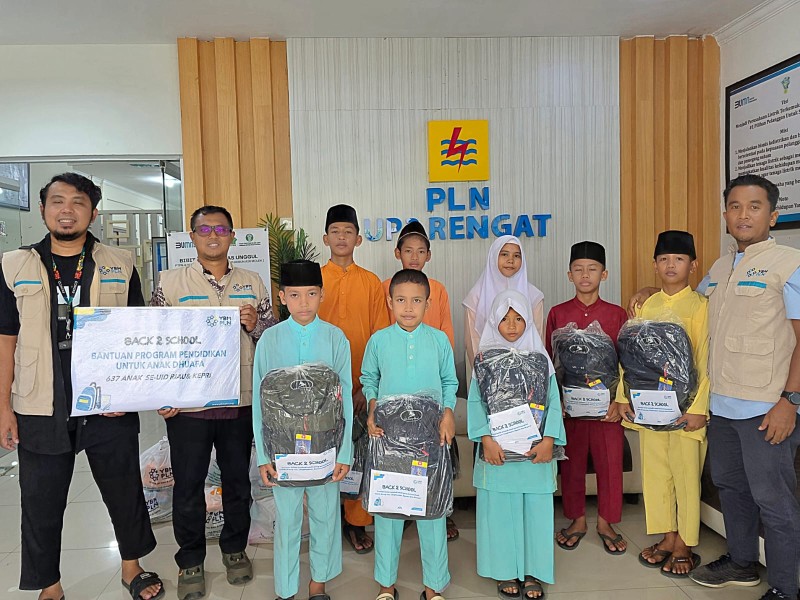 Dukung Akses Pendidikan, YBM PLN UP3 Rengat Berikan Paket Sekolah dan Uang Saku bagi 85 Anak Dhuafa
