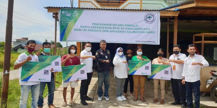 Petani Binaan Apkasindo Kalbar Dapat Kartu BPJS