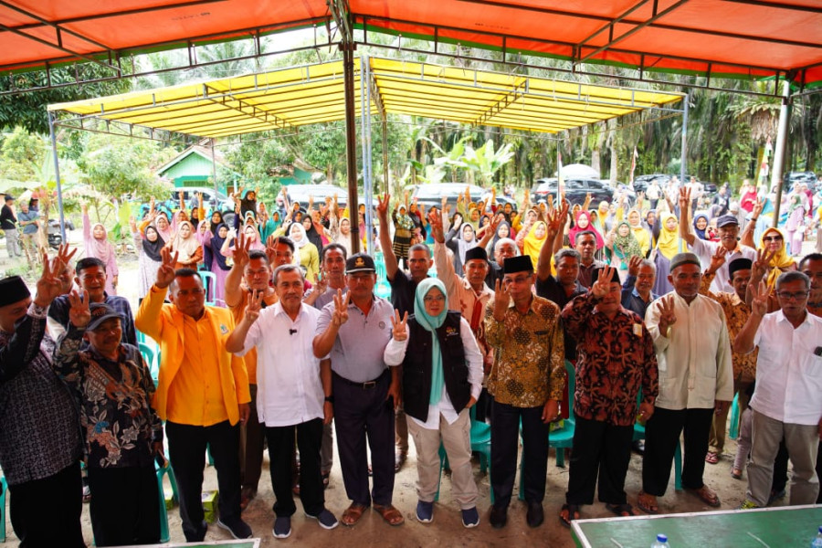 Kolaborasi Syamsuar dan Dr. Afni Berkomitmen Berikan Seragam Sekolah Hingga Pembangunan Wifi Gratis