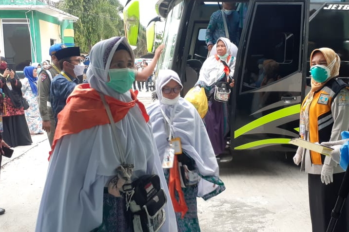Sebanyak 450 Jamaah Haji Riau Kloter 5 BTH Tiba di Pekanbaru Malam Ini