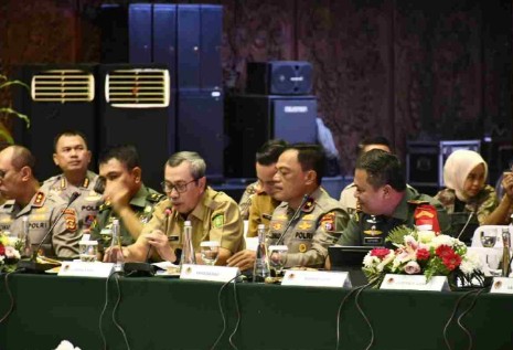Hadir di Rapat Penanggulangan Karhutla Pada Masa El-Nino, Gubernur Riau Syamsuar Sampaikan Langkah yang Sudah Dilakukan