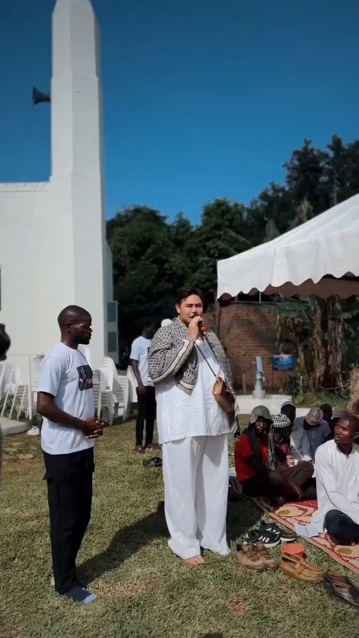 Ivan Gunawan Resmikan Langsung Masjidnya di Uganda.