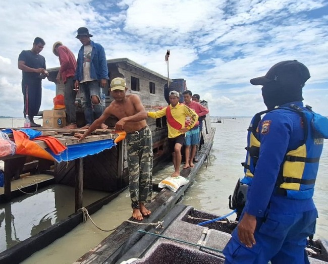 Cuaca Buruk Jadi Penyebab Kapal Bawa Beras Bulog Karam di Meranti