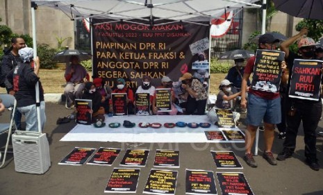 Aksi Mogok Makan PRT Dibubarkan Paksa, Tyas: Polisi Memukul Kepala dan Menyuruh Kita Berhenti