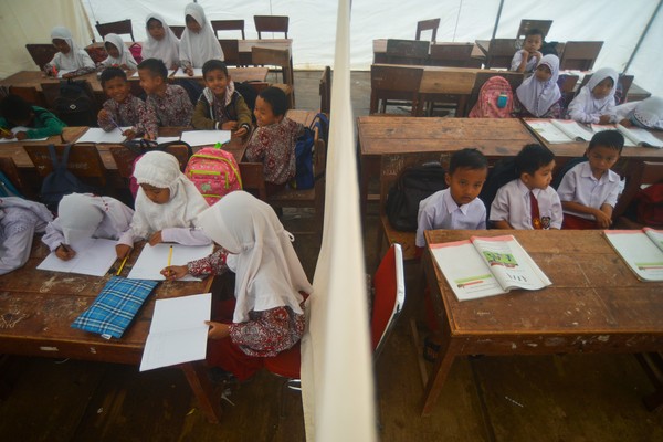 Tak Wajibkan Pelajaran Bahasa Inggris di Sekolah, RUU Sisdiknas Dikritik