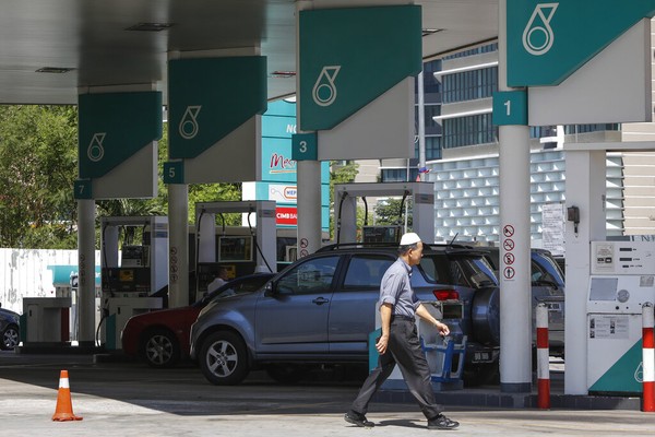 Cara Malaysia Agar Subsidi BBM Tepat Sasaran: Pakai Dompet Elektronik