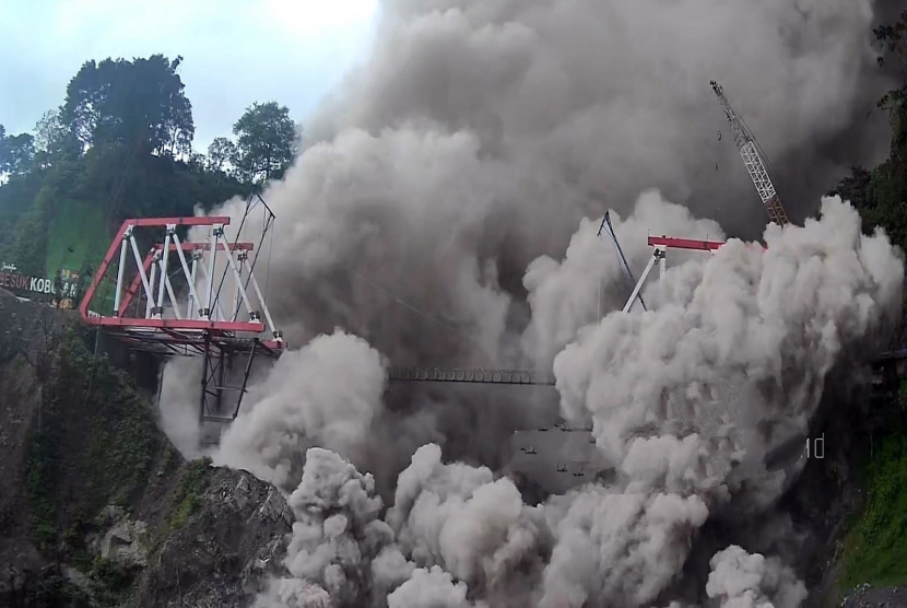 PLN Amankan Jaringan Listrik Respons Erupsi Gunung Semeru