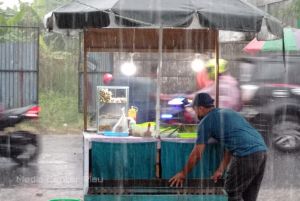 Peringatan Dini BMKG: Waspadai Hujan Petir disertai Angin Kencang di Wilayah Riau