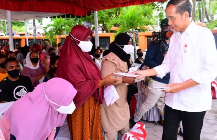 Bansos yang Dikorupsi Rp125 Miliar Termasuk Dibagikan Jokowi