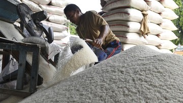 Jokowi Minta Distribusi Beras Lancar Demi Normalkan Harga