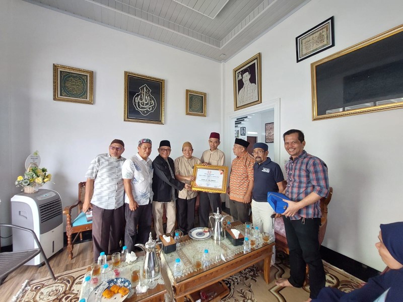 UAS Terima Penghargaan JMSI Riau, Tekankan Pentingnya Integritas Media