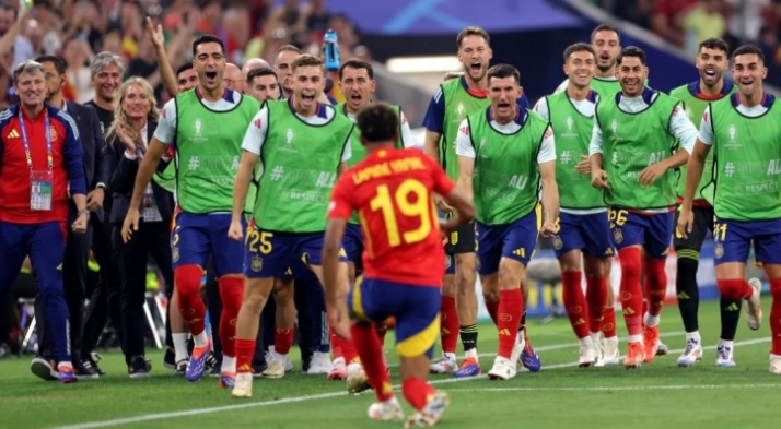 Spanyol Menonjol, Prancis Menangis