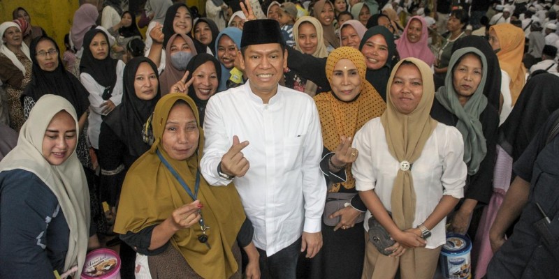 Golkar Peduli, Adies Kadir Berbagi 10.000 Paket Sembako