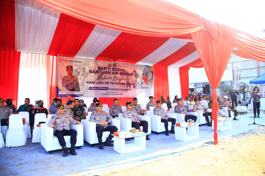 Hari Jadi Ke-72 Humas Polri Dirayakan Dengan Berbagi Air Bersih