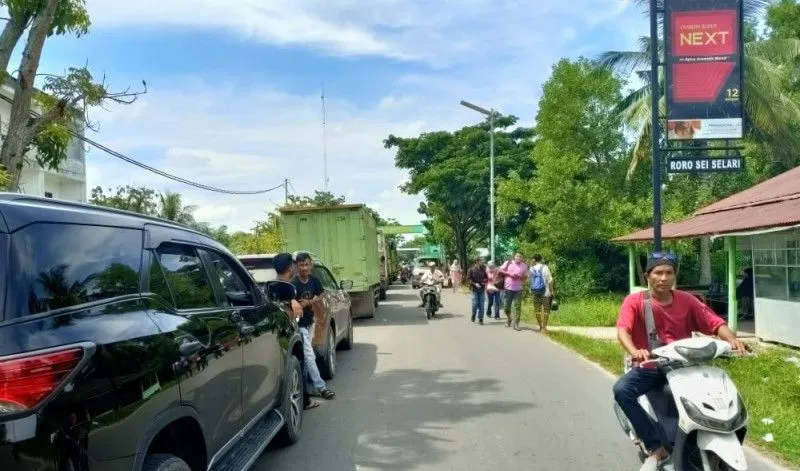 Dermaga Air Putih Rusak, Antrean Mengular di Pelabuhan Sungai Selari