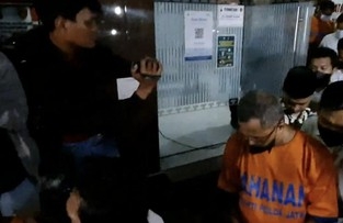 Enam Tersangka Tragedi Kanjuruhan Resmi Ditahan di Polda Jatim