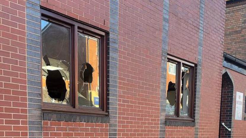 Masjid Sparkhill di Inggris Rusak Akibat Dilempari Batu Bata