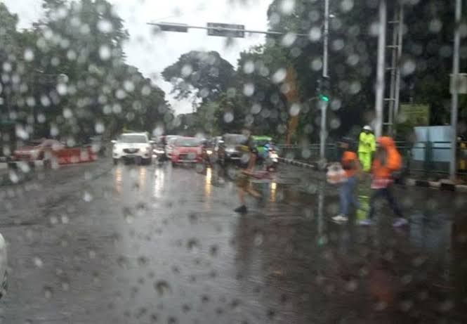 Waspadai Hujan Disertai Petir dan Angin Kencang di Riau Hari Ini