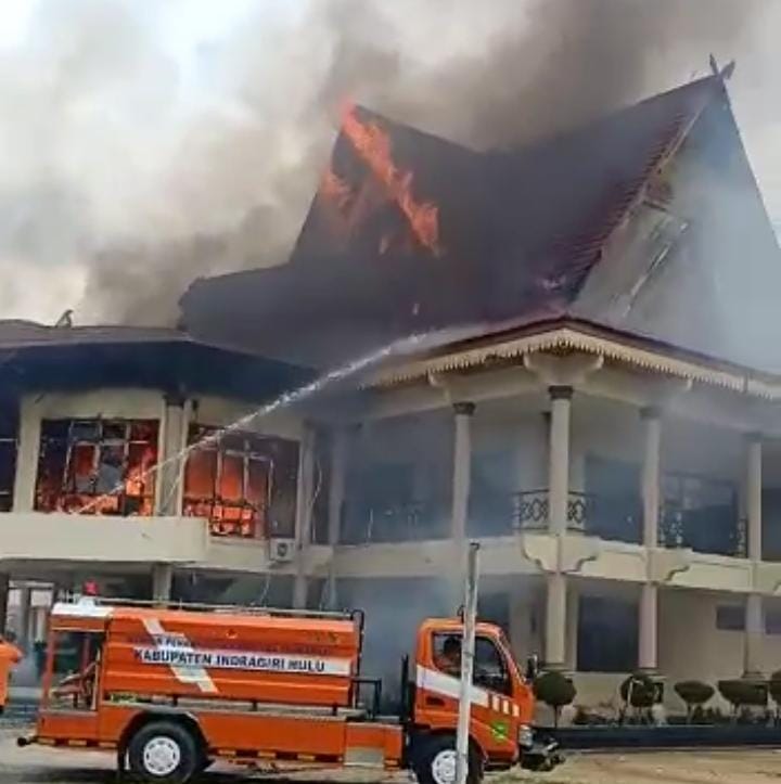 Diduga Korsleting Listrik Penyebab Kebakaran Gedung DPRD Inhu