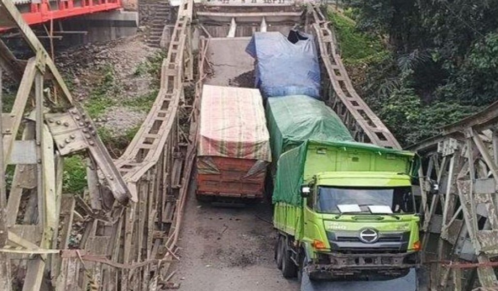 Sanksi Tegas Perusahaan Penyebab Jembatan Muara Lawai Ambrol