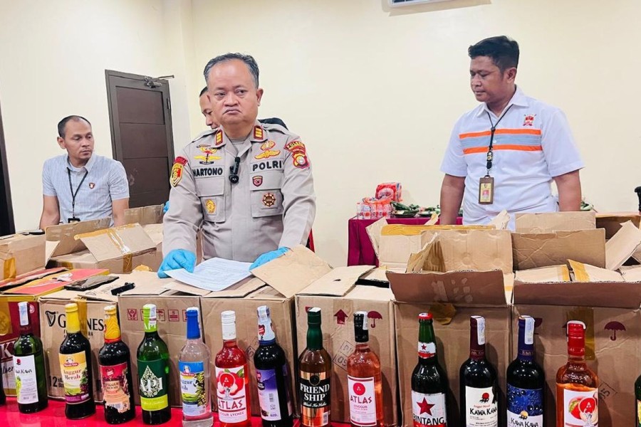 Polisi Sita 263 Botol Miras di Warung Kelontong Dekat Terminal Depok