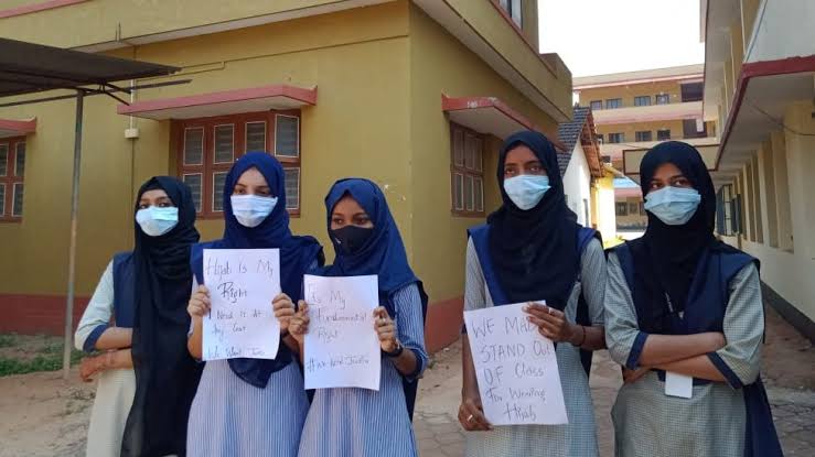 India Buka Lagi Sekolah Usai Konflik Larangan Berhijab