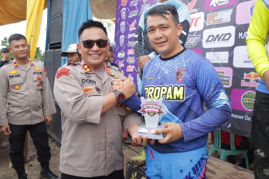 Kapolres Inhu Buka Kejuaraan Motocross dan Grass Track Pemuda Peranap
