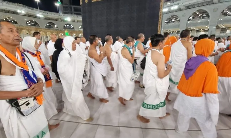 Jamaah Indonesia Mulai Lakukan Umrah Wajib Perdana dan Padati Ka'bah