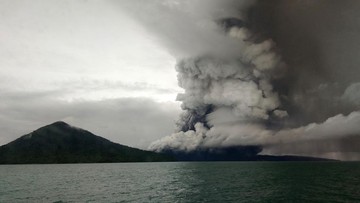 PVMBG: Waspada Lontaran Lava Pijar Anak Krakatau