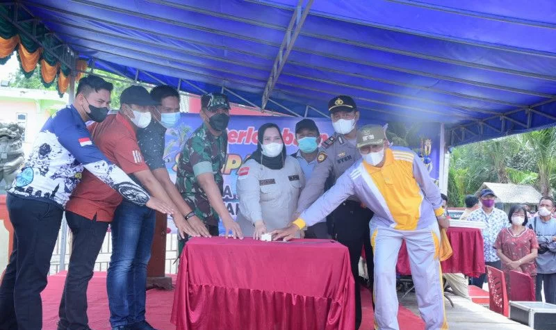 Bupati Bengkalis Minta Lomba Sampan Layar Jadi Event Tahunan