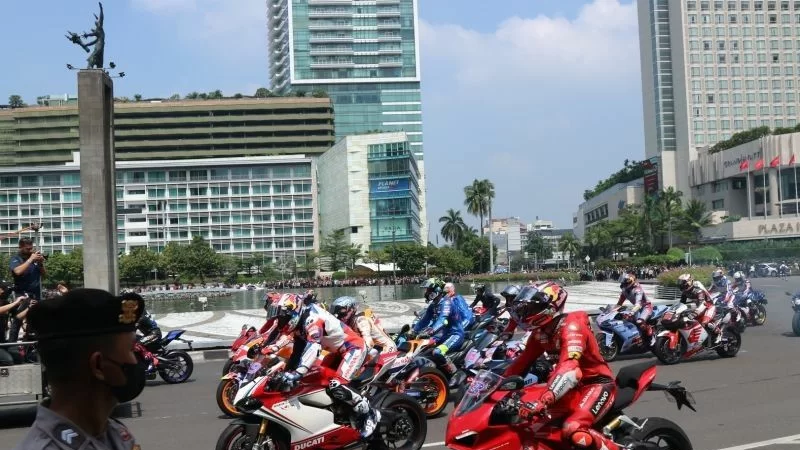 Konvoi Parade Pembalap MotoGP disambut Sorak Sorai Masyarakat di Bundaran Hotel Indonesia