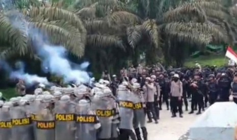 Ratusan Pekerja PT Duta Palma Bentrok dengan Polisi, Kapolda Bentuk Tim Khusus